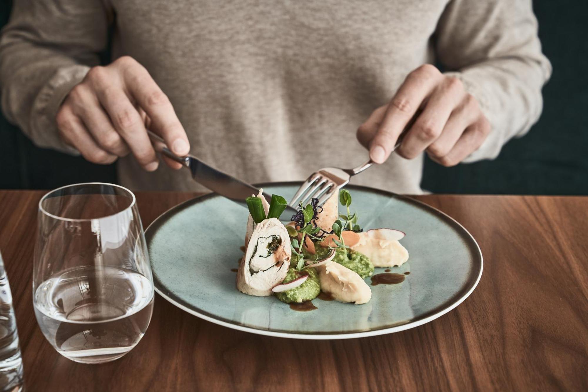 Falkensteiner Balance Resort Stegersbach - Adults Only Extérieur photo A person using a knife and fork to cut into a meal
