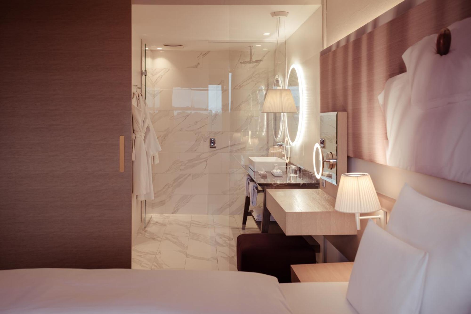 Falkensteiner Balance Resort Stegersbach - Adults Only Extérieur photo A bathroom at the Mandarin Oriental, Munich