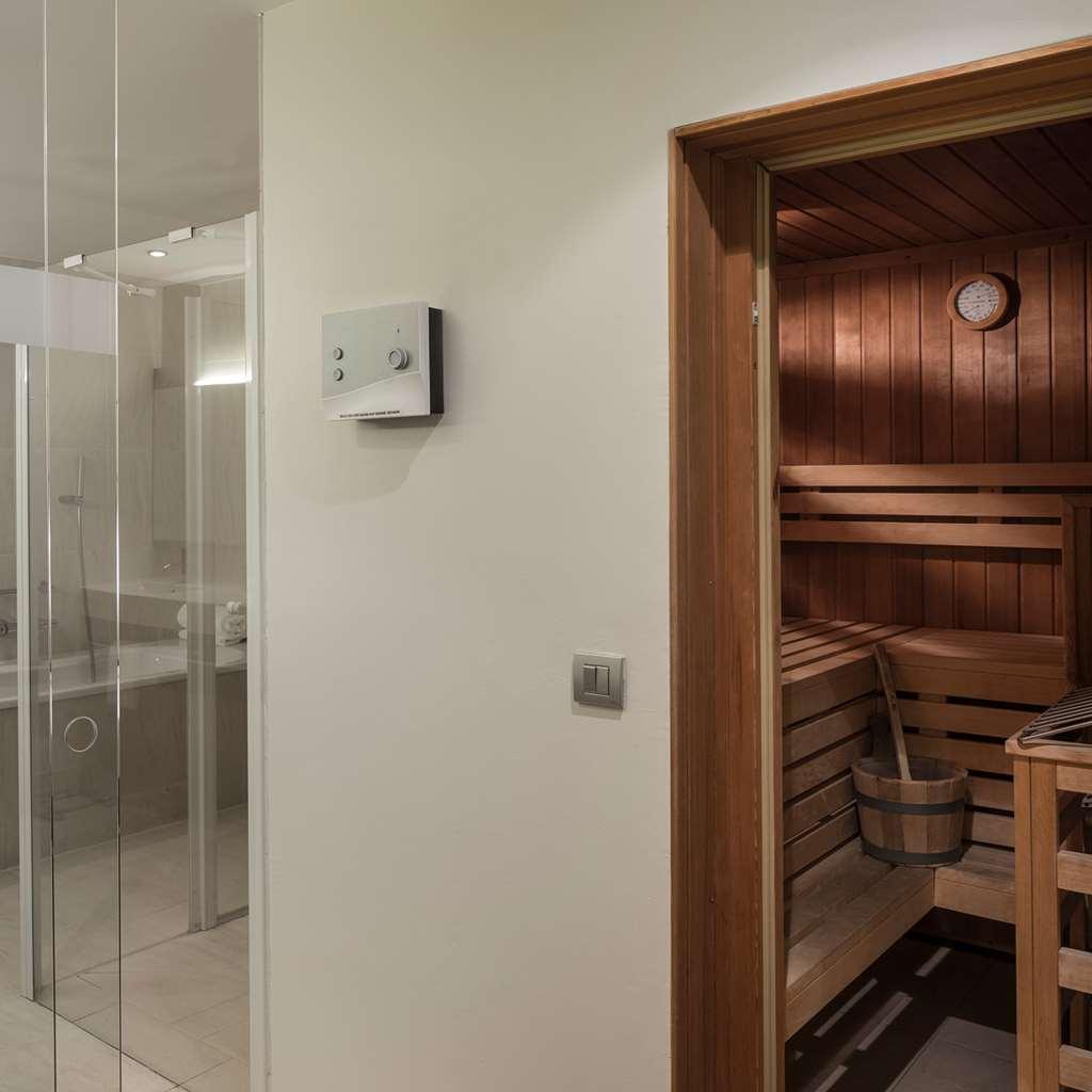 Falkensteiner Balance Resort Stegersbach - Adults Only Chambre photo A shower and sauna in a hotel
