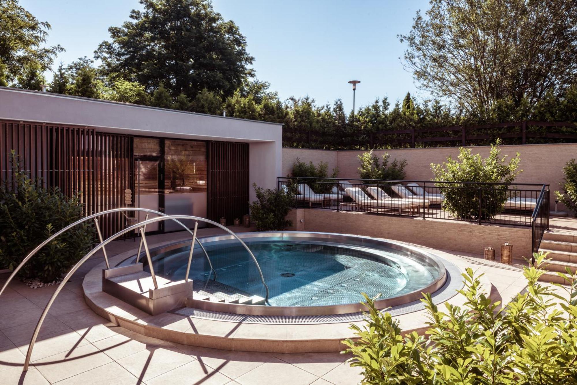 Falkensteiner Balance Resort Stegersbach - Adults Only Extérieur photo A spa at the Hotel de Crillon, Paris
