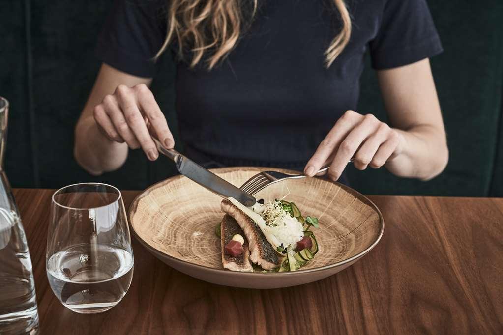 Falkensteiner Balance Resort Stegersbach - Adults Only Restaurant photo A woman using a knife and fork to eat a salad